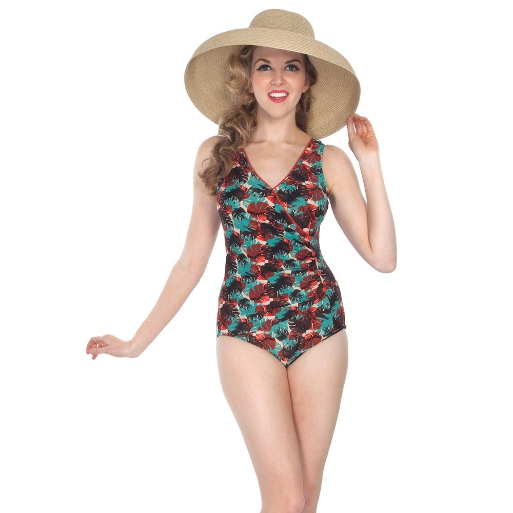 NWT Beach Bash Leaves 1 Piece